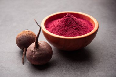 Ham bir bütün ile pancar kökü tozu yığını demir, potasyum ve magnezyum içeren temel mineraller içerir.