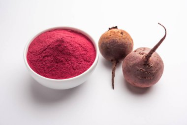 Ham bir bütün ile pancar kökü tozu yığını demir, potasyum ve magnezyum içeren temel mineraller içerir.