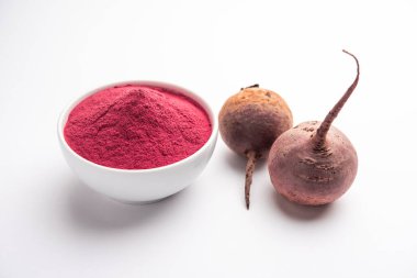 Ham bir bütün ile pancar kökü tozu yığını demir, potasyum ve magnezyum içeren temel mineraller içerir.