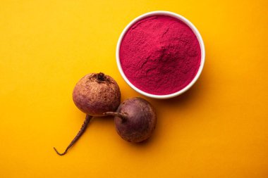 Ham bir bütün ile pancar kökü tozu yığını demir, potasyum ve magnezyum içeren temel mineraller içerir.