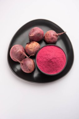Ham bir bütün ile pancar kökü tozu yığını demir, potasyum ve magnezyum içeren temel mineraller içerir.