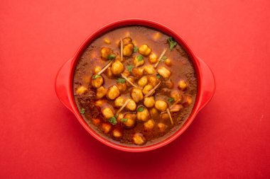 Choley, chole masala ya da chana nohut, domates ve kimyondan yapılmış Laccha Paratha ya da roti ve pilavla servis edilen Hint yemeği.
