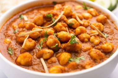 Choley, chole masala ya da chana nohut, domates ve kimyondan yapılmış Laccha Paratha ya da roti ve pilavla servis edilen Hint yemeği.