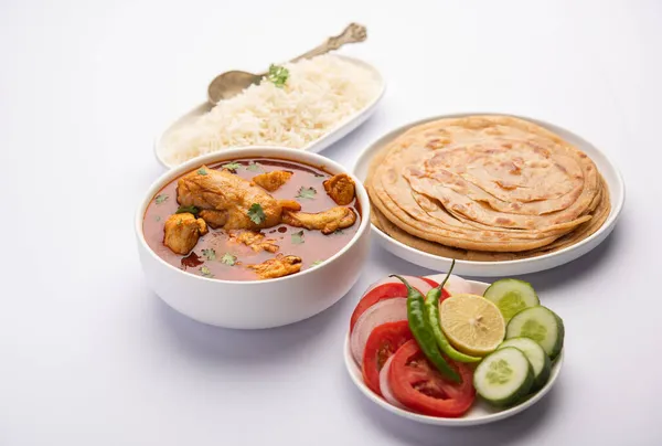 Pollo Tradizionale Indiano Tikka Masala Curry Servito Con Riso Laccha — Foto Stock