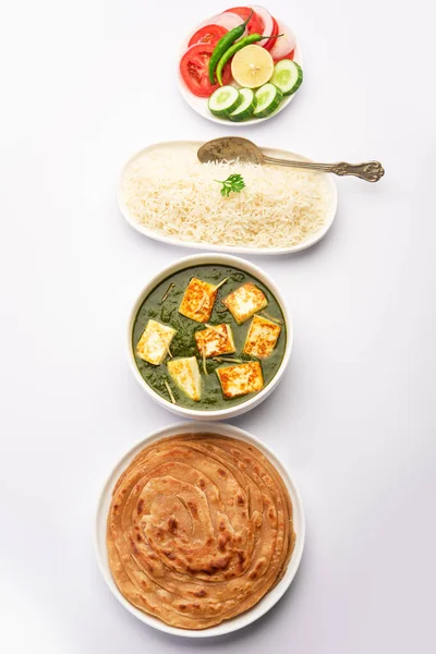 Palak Paneer Spinazie Cottage Kaas Curry Geserveerd Met Rijst Chapati — Stockfoto