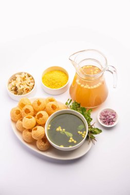 Panipuri veya fuchka fhuchka veya gupchup veya golgappa veya Pani ke Patake, Hindistan 'da yetişen bir çerez türüdür.