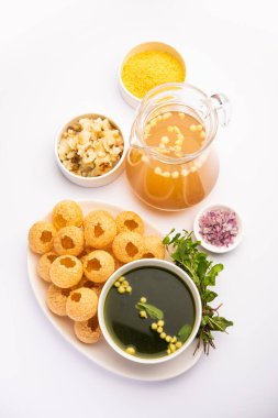 Panipuri veya fuchka fhuchka veya gupchup veya golgappa veya Pani ke Patake, Hindistan 'da yetişen bir çerez türüdür.