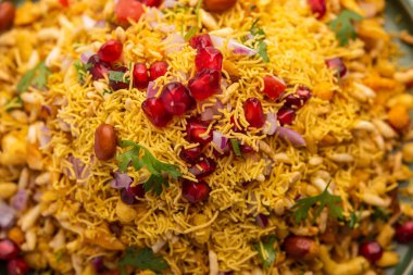 Bhelpuri ya da Bhel, Hindistan kökenli lezzetli bir yol kenarı atıştırmalığı türüdür.