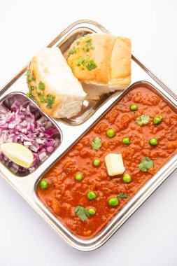 Pav bhaji Hindistan 'dan gelen bir fast food yemeği. Yumuşak ekmekle servis edilen körili bir sebzeden oluşuyor.