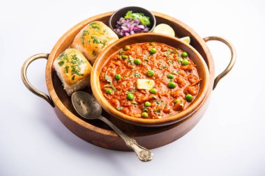 Pav bhaji Hindistan 'dan gelen bir fast food yemeği. Yumuşak ekmekle servis edilen körili bir sebzeden oluşuyor.