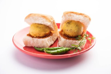 Vada Pav OR Wada Pao, Hint ya da Desi Burger, Maharashtra 'lı bir fast food tabağıdır. Seçici odak
