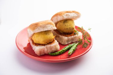 Vada Pav OR Wada Pao, Hint ya da Desi Burger, Maharashtra 'lı bir fast food tabağıdır. Seçici odak