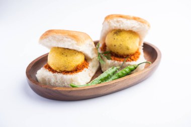 Vada Pav OR Wada Pao, Hint ya da Desi Burger, Maharashtra 'lı bir fast food tabağıdır. Seçici odak