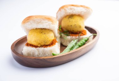 Vada Pav OR Wada Pao, Hint ya da Desi Burger, Maharashtra 'lı bir fast food tabağıdır. Seçici odak