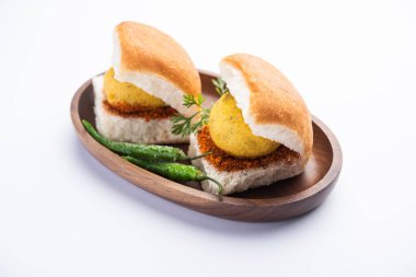 Vada Pav OR Wada Pao, Hint ya da Desi Burger, Maharashtra 'lı bir fast food tabağıdır. Seçici odak