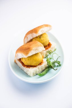 Vada Pav OR Wada Pao, Hint ya da Desi Burger, Maharashtra 'lı bir fast food tabağıdır. Seçici odak