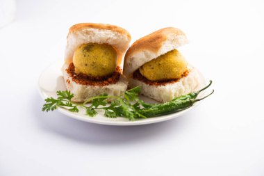 Vada Pav OR Wada Pao, Hint ya da Desi Burger, Maharashtra 'lı bir fast food tabağıdır. Seçici odak