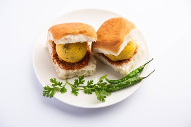 Vada Pav OR Wada Pao, Hint ya da Desi Burger, Maharashtra 'lı bir fast food tabağıdır. Seçici odak