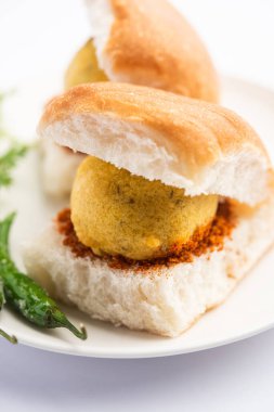 Vada Pav OR Wada Pao, Hint ya da Desi Burger, Maharashtra 'lı bir fast food tabağıdır. Seçici odak
