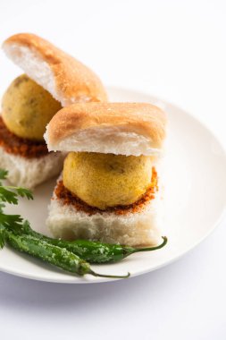 Vada Pav OR Wada Pao, Hint ya da Desi Burger, Maharashtra 'lı bir fast food tabağıdır. Seçici odak