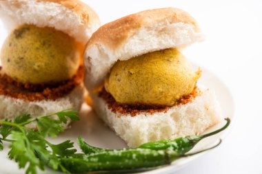 Vada Pav OR Wada Pao, Hint ya da Desi Burger, Maharashtra 'lı bir fast food tabağıdır. Seçici odak