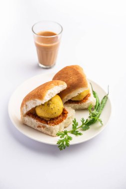 Vada Pav OR Wada Pao, Hint ya da Desi Burger, Maharashtra 'lı bir fast food tabağıdır. Seçici odak