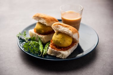Vada Pav OR Wada Pao, Hint ya da Desi Burger, Maharashtra 'lı bir fast food tabağıdır. Seçici odak