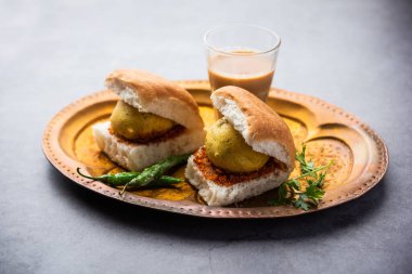 Vada Pav OR Wada Pao, Hint ya da Desi Burger, Maharashtra 'lı bir fast food tabağıdır. Seçici odak