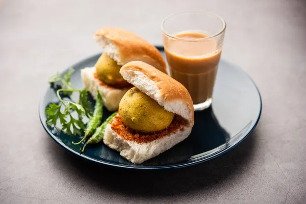 Vada Pav OR Wada Pao, Hint ya da Desi Burger, Maharashtra 'lı bir fast food tabağıdır. Seçici odak
