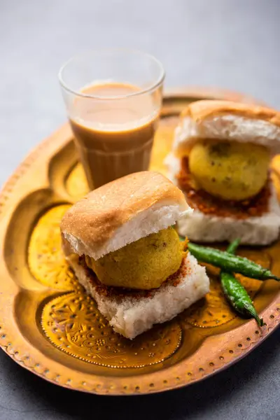 Vada Pav OR Wada Pao, Hint ya da Desi Burger, Maharashtra 'lı bir fast food tabağıdır. Seçici odak