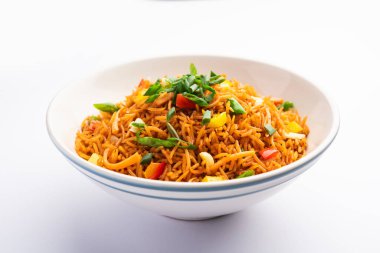 Schezwan Fried Rice Masala ya da szechuan pilavı, Çin mutfağında veya yemek çubuklarıyla servis edilen popüler bir Hint-Çin yemeğidir. seçici odak