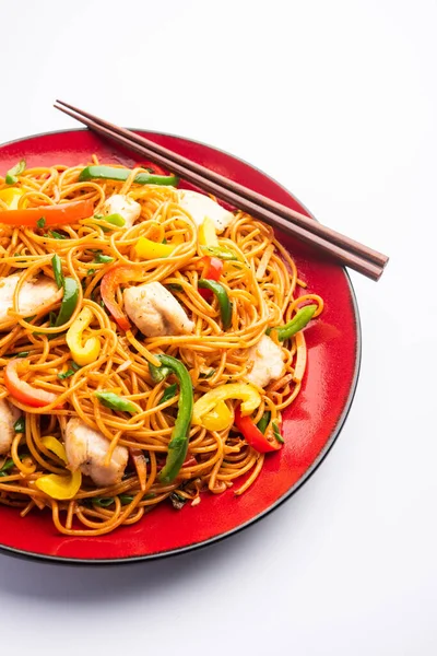 Fideos Pollo Hakka Fideos Schezwan Szechwan Servidos Tazón Con Palillos — Foto de Stock