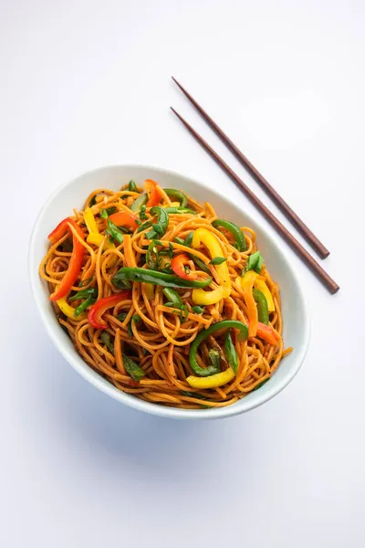 Schezwan Noodles Szechwan Vegetable Hakka Noodles Chow Mein Popular Indo — Stock Photo, Image