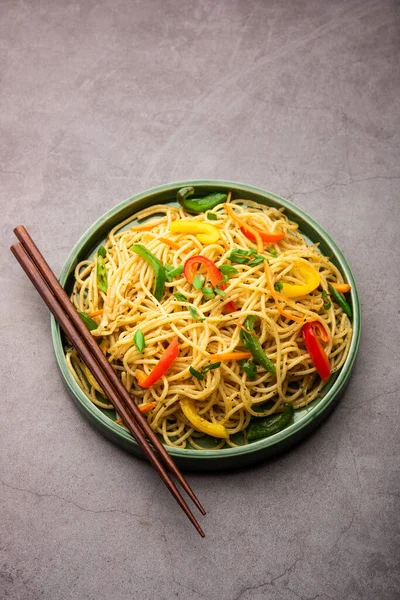 Schezwan Makaron Lub Szechwan Warzyw Makaron Hakka Lub Chow Mein — Zdjęcie stockowe