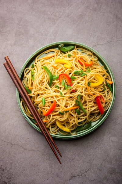 Schezwan Noodles Szechwan Vegetable Hakka Noodles Chow Mein Popular Indo — Stock Photo, Image