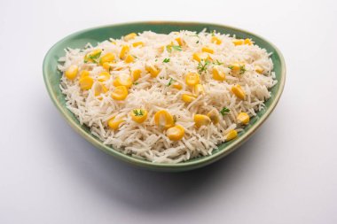 Mısır Pilavı veya Pulav pirinç ve sebze ile haşlanmış Mısır tohumu kullanılarak yapılır. seçici odaklama