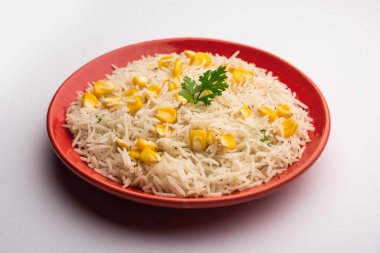 Mısır Pilavı veya Pulav pirinç ve sebze ile haşlanmış Mısır tohumu kullanılarak yapılır. seçici odaklama