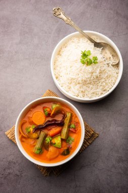 Sambar Rice veya Sambar Sadam - Güney Hindistan eyaleti Tamil Nadu ve kerala 'dan bir kap yemek