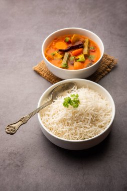 Sambar Rice veya Sambar Sadam - Güney Hindistan eyaleti Tamil Nadu ve kerala 'dan bir kap yemek
