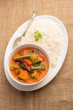 Sambar Rice veya Sambar Sadam - Güney Hindistan eyaleti Tamil Nadu ve kerala 'dan bir kap yemek