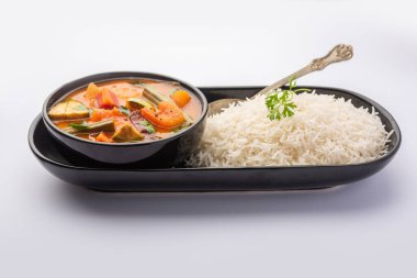 Sambar Rice veya Sambar Sadam - Güney Hindistan eyaleti Tamil Nadu ve kerala 'dan bir kap yemek