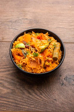 Sambar Rice veya Sambar Sadam - Güney Hindistan eyaleti Tamil Nadu ve kerala 'dan bir kap yemek