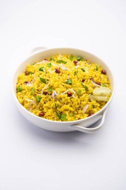 Pohe, poha veya Pohaa, diğer birçok isimle birlikte pauwa, sira, chira, aval, Bajil olarak da bilinir.