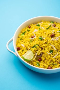 Pohe, poha veya Pohaa, diğer birçok isimle birlikte pauwa, sira, chira, aval, Bajil olarak da bilinir.