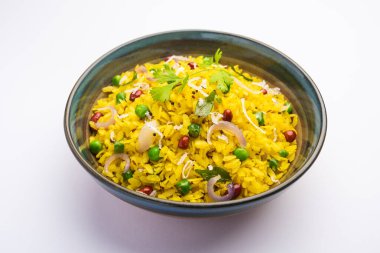 Pohe, poha veya Pohaa, diğer birçok isimle birlikte pauwa, sira, chira, aval, Bajil olarak da bilinir.