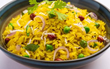 Pohe, poha veya Pohaa, diğer birçok isimle birlikte pauwa, sira, chira, aval, Bajil olarak da bilinir.