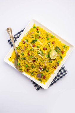 Pohe, poha veya Pohaa, diğer birçok isimle birlikte pauwa, sira, chira, aval, Bajil olarak da bilinir.