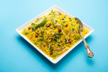 Pohe, poha veya Pohaa, diğer birçok isimle birlikte pauwa, sira, chira, aval, Bajil olarak da bilinir.