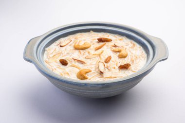 Semiya payasam ya da shewai Khir veya sewai Khir, Hint tatlısı, vermicelli, süt, ghee, şeker ya da jaggery, üzümlü ve fındıklı.