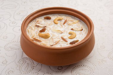 Semiya payasam ya da shewai Khir veya sewai Khir, Hint tatlısı, vermicelli, süt, ghee, şeker ya da jaggery, üzümlü ve fındıklı.